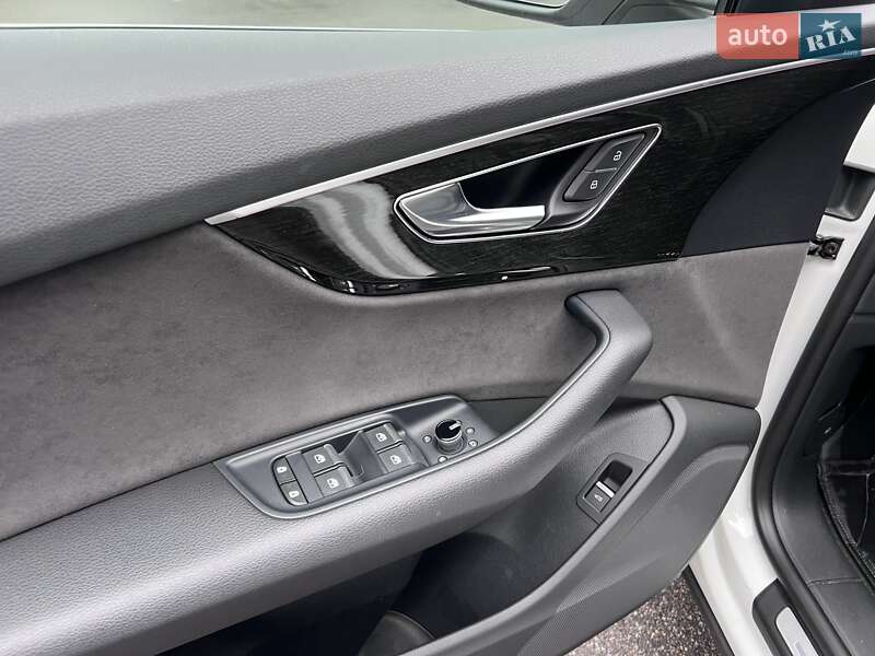 Внедорожник / Кроссовер Audi Q8 2020 в Киеве