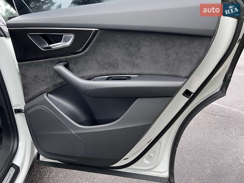 Внедорожник / Кроссовер Audi Q8 2020 в Киеве