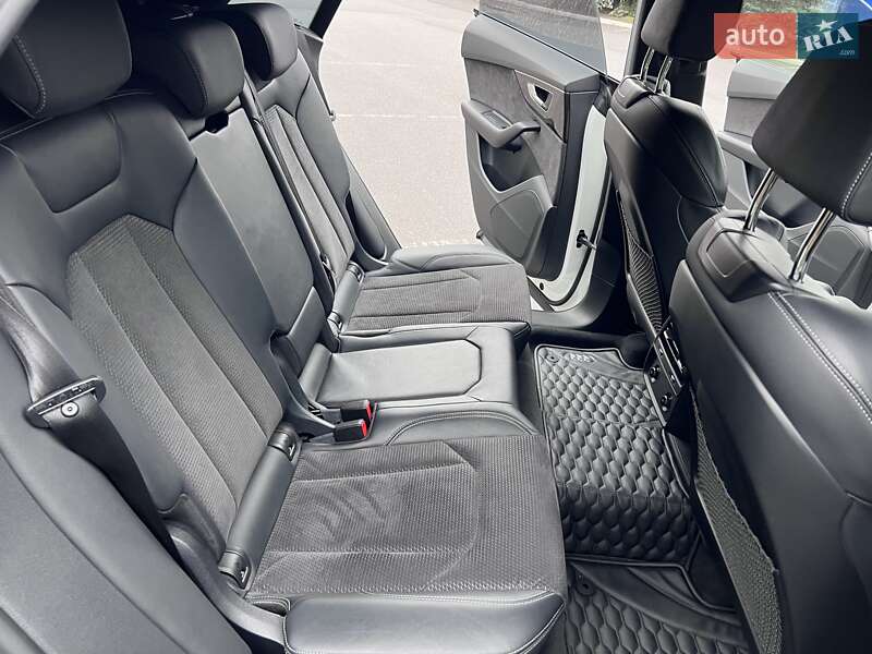 Внедорожник / Кроссовер Audi Q8 2020 в Киеве