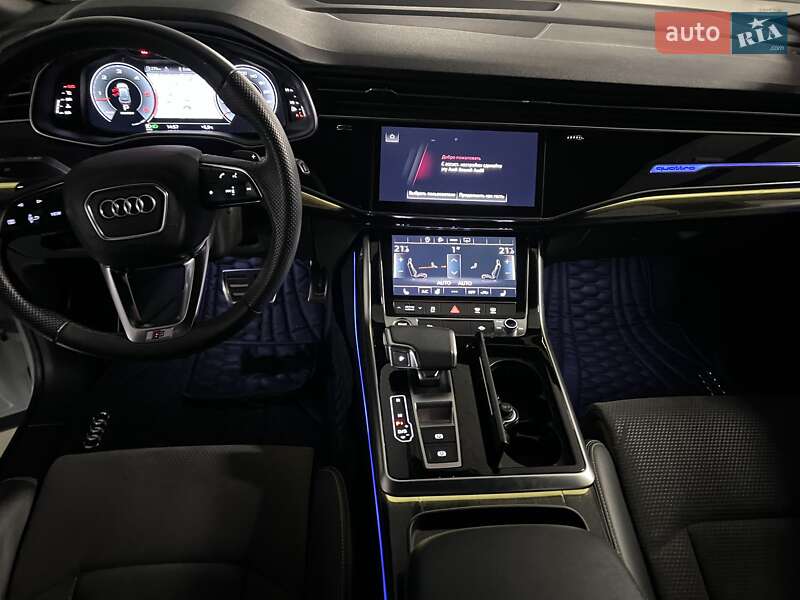 Внедорожник / Кроссовер Audi Q8 2020 в Киеве