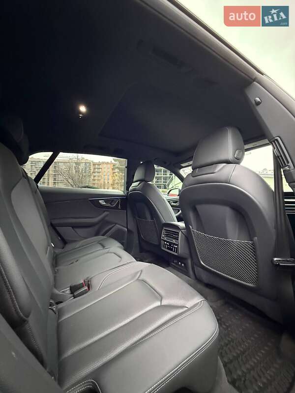 Внедорожник / Кроссовер Audi Q8 2023 в Черновцах