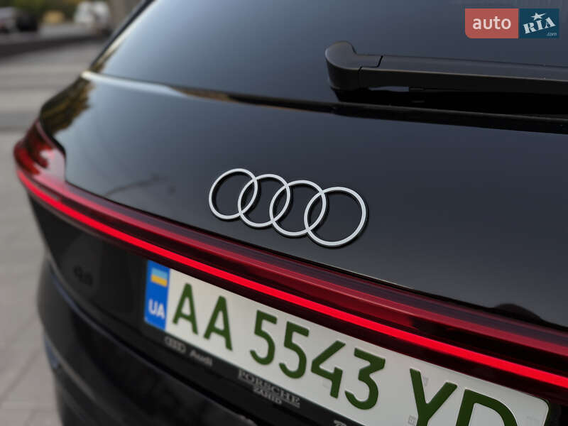 Внедорожник / Кроссовер Audi Q8 2023 в Киеве