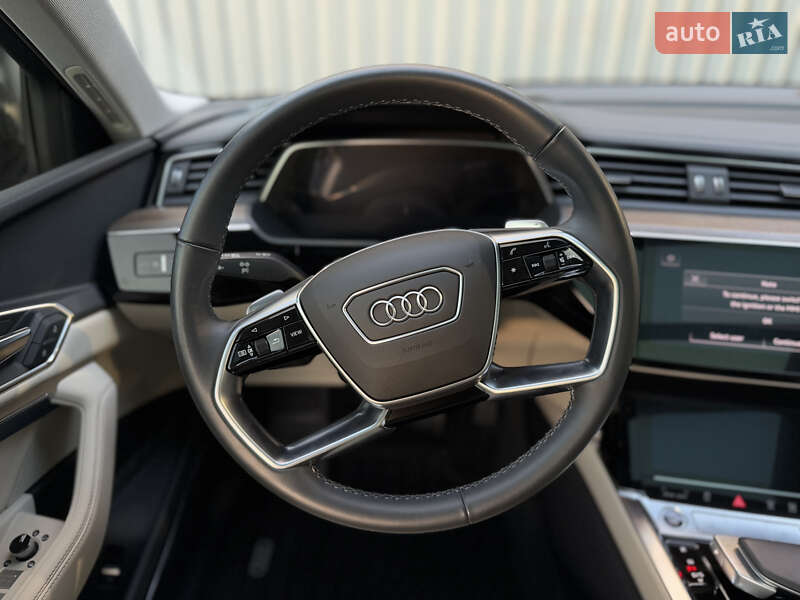 Внедорожник / Кроссовер Audi Q8 2023 в Киеве