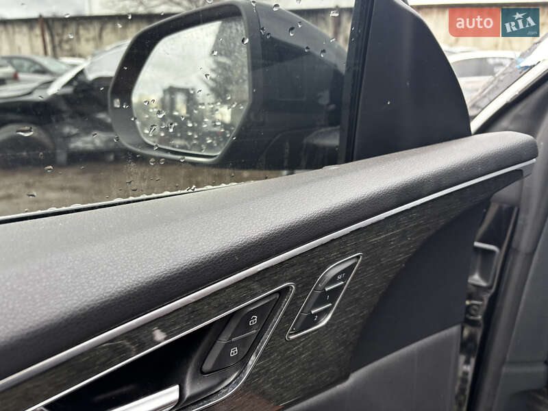 Внедорожник / Кроссовер Audi Q8 2019 в Стрые