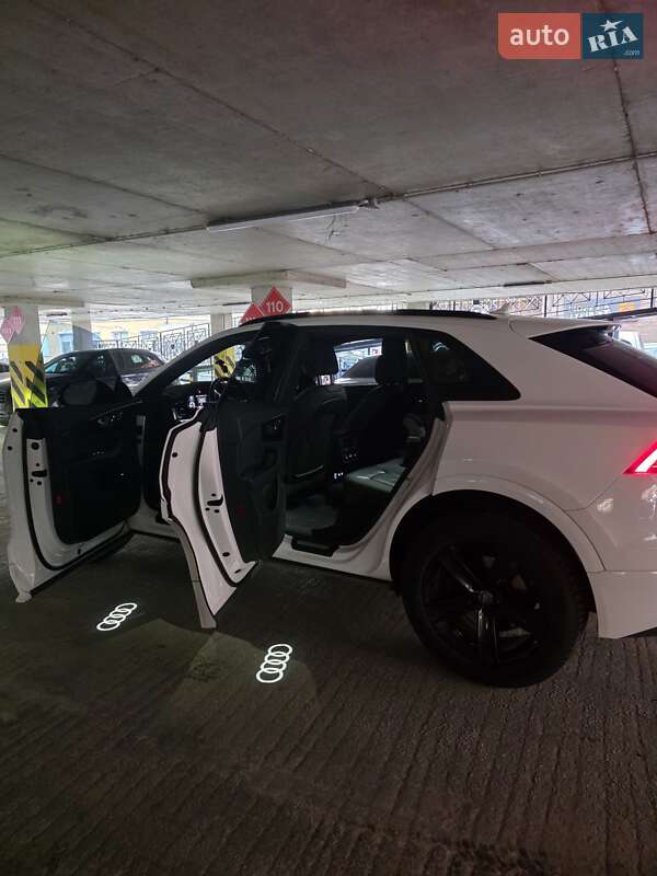 Внедорожник / Кроссовер Audi Q8 2018 в Луцке