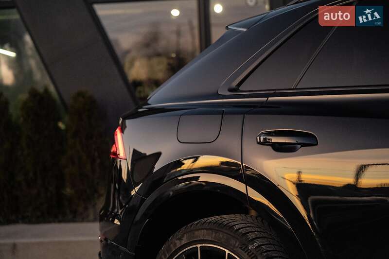 Позашляховик / Кросовер Audi Q8 2019 в Чернівцях