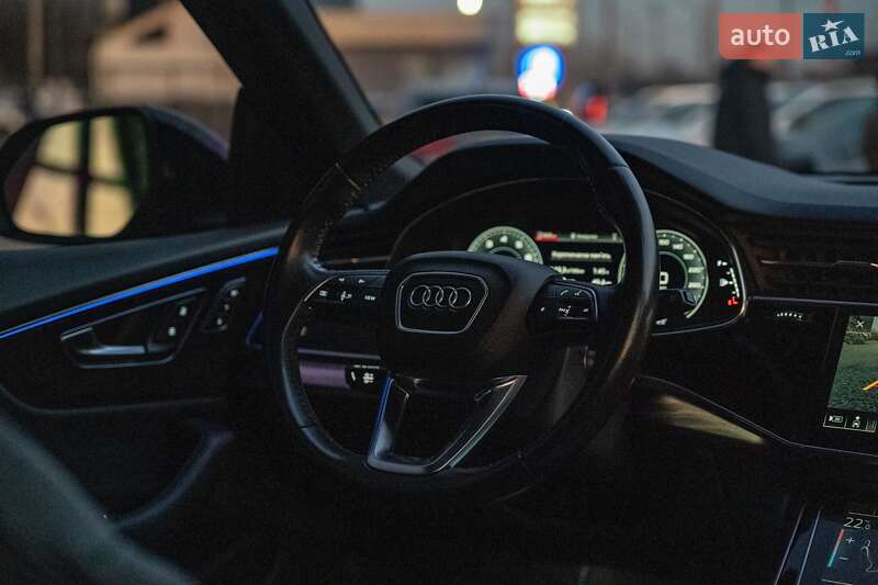 Позашляховик / Кросовер Audi Q8 2019 в Чернівцях