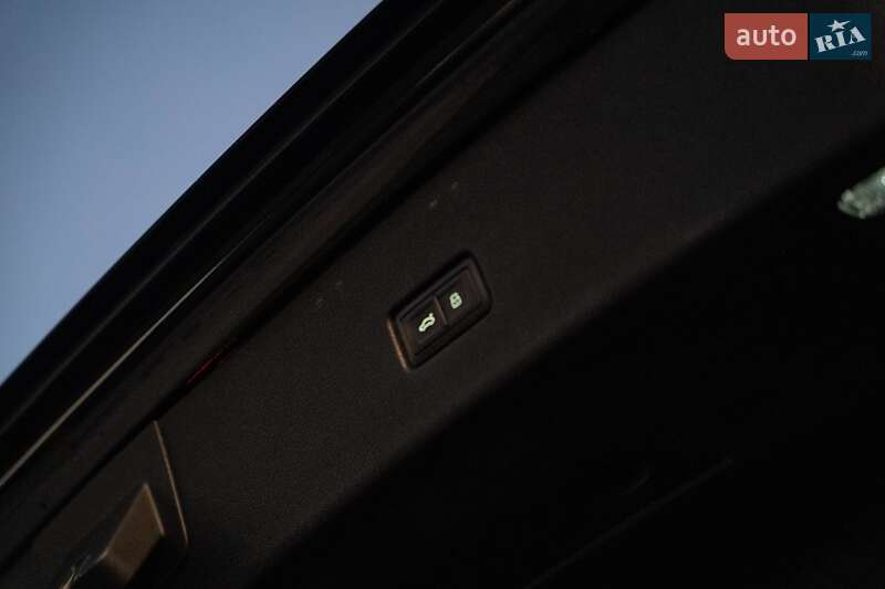 Позашляховик / Кросовер Audi Q8 2019 в Чернівцях