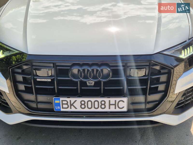 Внедорожник / Кроссовер Audi Q8 2021 в Киеве
