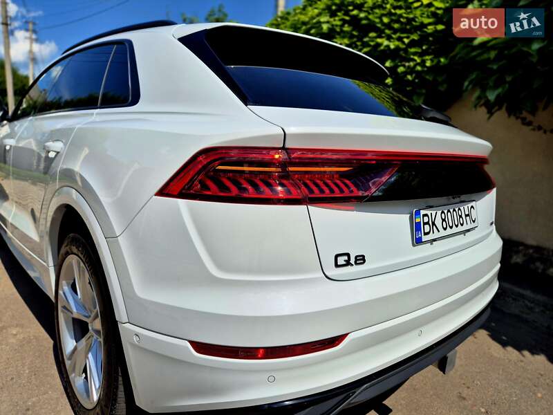 Внедорожник / Кроссовер Audi Q8 2021 в Киеве