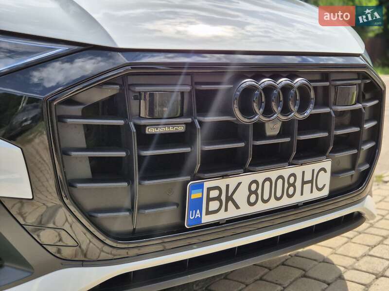 Внедорожник / Кроссовер Audi Q8 2021 в Киеве