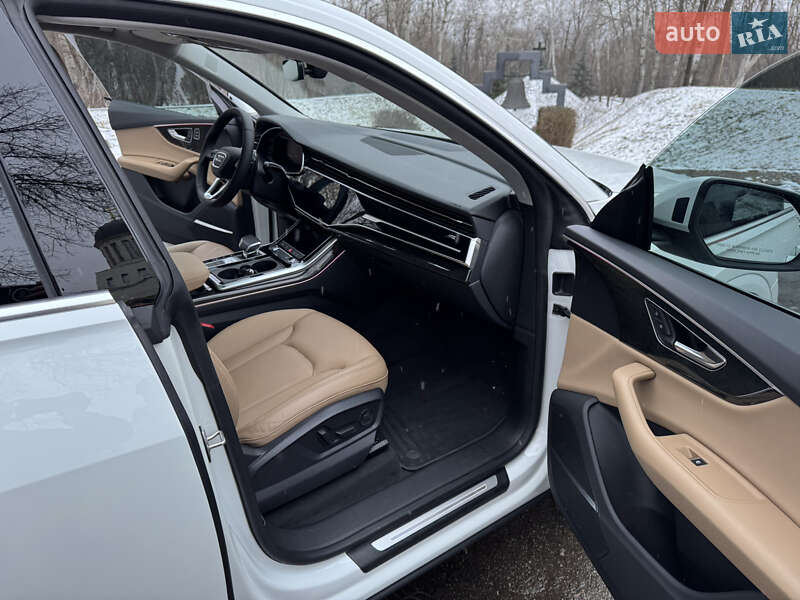 Внедорожник / Кроссовер Audi Q8 2021 в Киеве