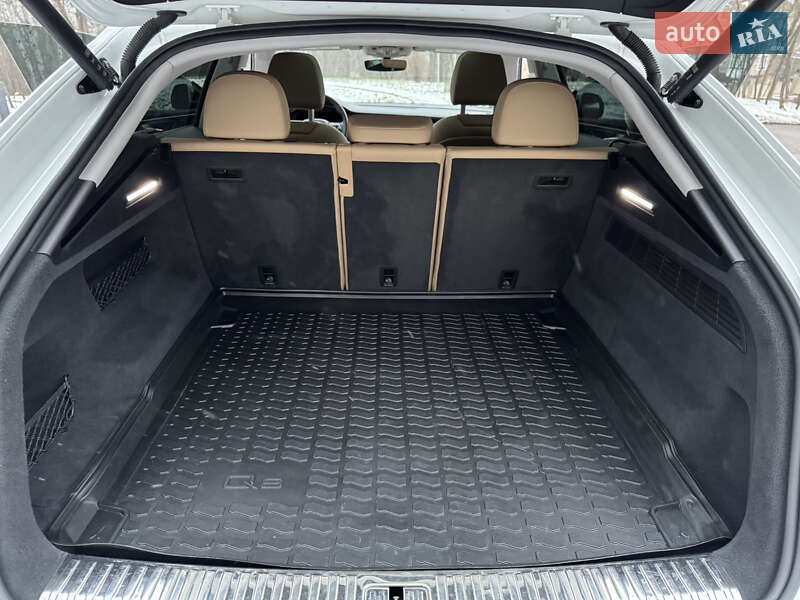 Внедорожник / Кроссовер Audi Q8 2021 в Киеве