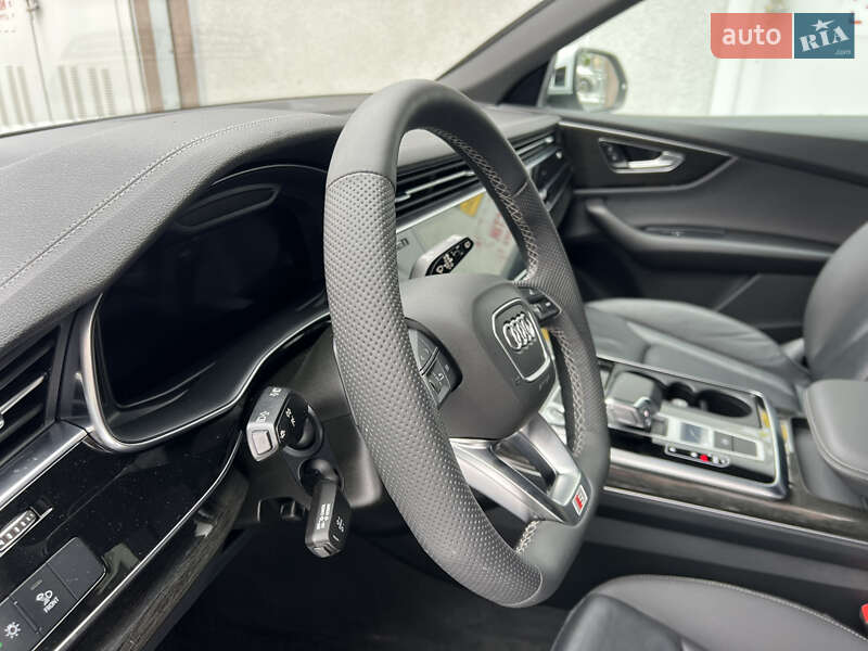 Внедорожник / Кроссовер Audi Q8 2020 в Львове