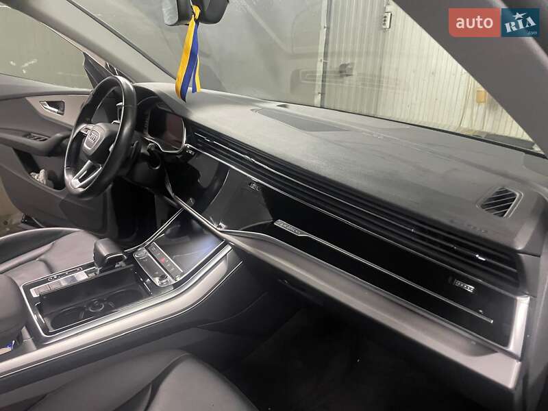 Позашляховик / Кросовер Audi Q8 2019 в Києві