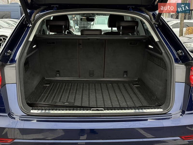 Позашляховик / Кросовер Audi Q8 2019 в Києві фото 14 Позашляховик / Кросовер Audi Q8 2019 в Києві