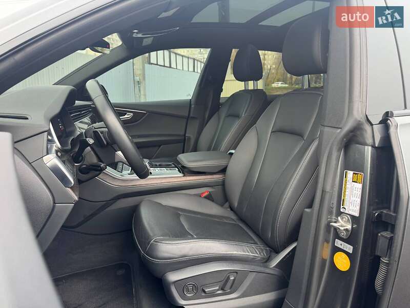 Внедорожник / Кроссовер Audi Q8 2020 в Киеве