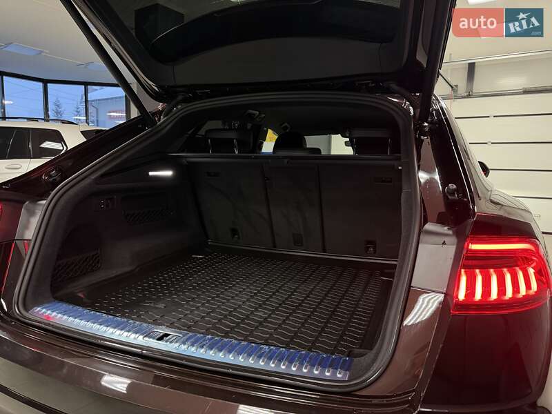 Внедорожник / Кроссовер Audi Q8 2019 в Тернополе