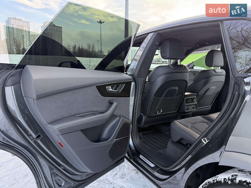 Внедорожник / Кроссовер Audi Q8 2024 в Киеве