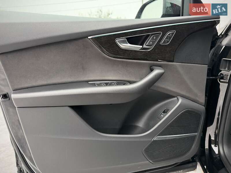 Внедорожник / Кроссовер Audi Q8 2023 в Киеве