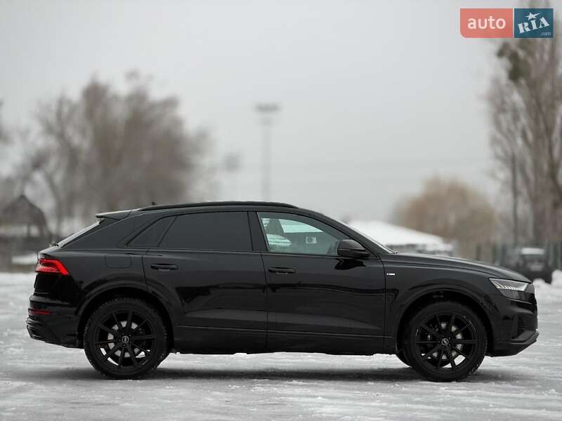 Внедорожник / Кроссовер Audi Q8 2023 в Киеве