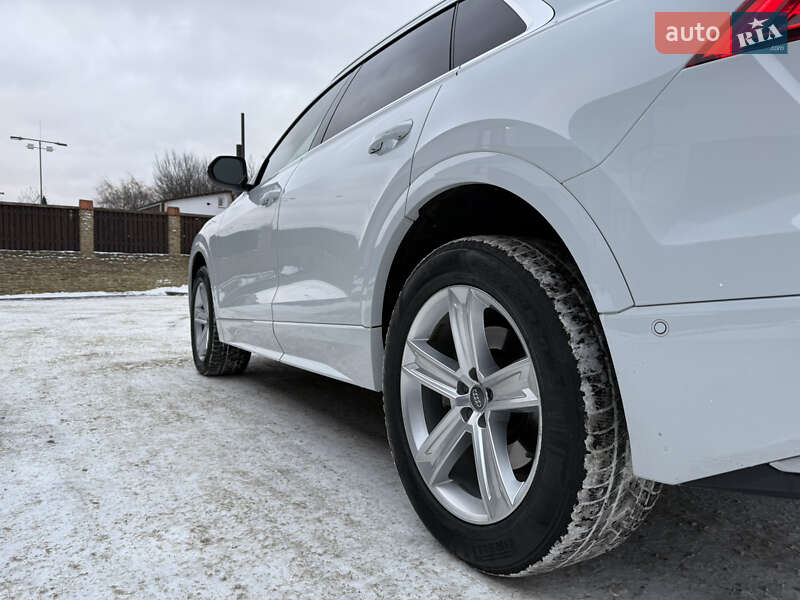 Внедорожник / Кроссовер Audi Q8 2018 в Киеве