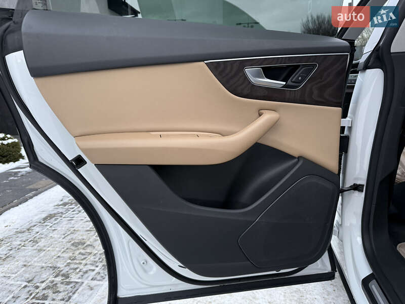 Внедорожник / Кроссовер Audi Q8 2018 в Киеве