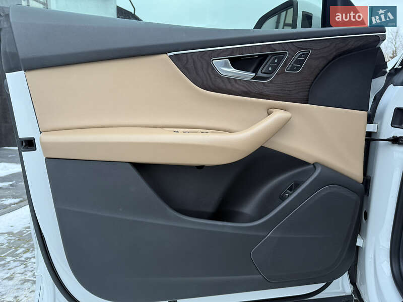 Внедорожник / Кроссовер Audi Q8 2018 в Киеве