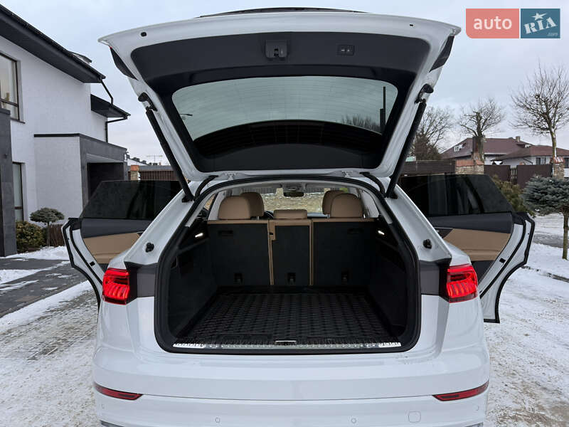 Внедорожник / Кроссовер Audi Q8 2018 в Киеве