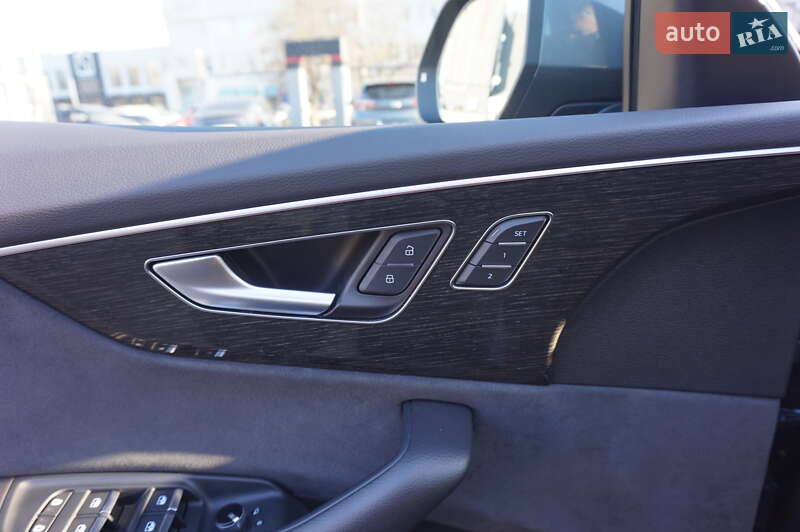 Внедорожник / Кроссовер Audi Q8 2023 в Одессе