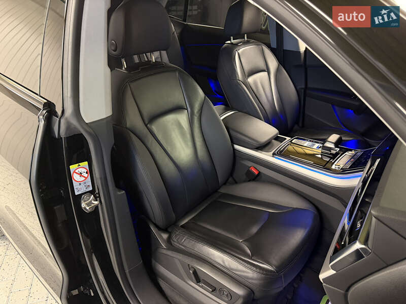 Внедорожник / Кроссовер Audi Q8 2019 в Киеве