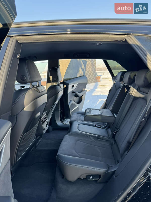 Позашляховик / Кросовер Audi Q8 2025 в Києві