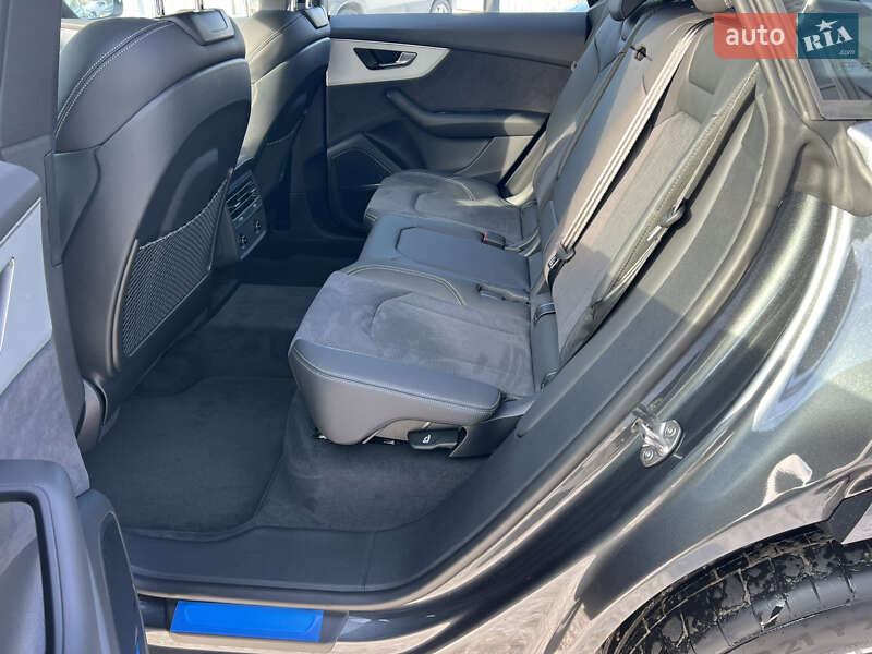 Внедорожник / Кроссовер Audi Q8 2025 в Полтаве