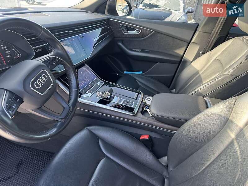 Внедорожник / Кроссовер Audi Q8 2019 в Тернополе