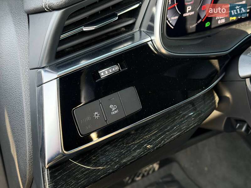 Внедорожник / Кроссовер Audi Q8 2018 в Кривом Роге