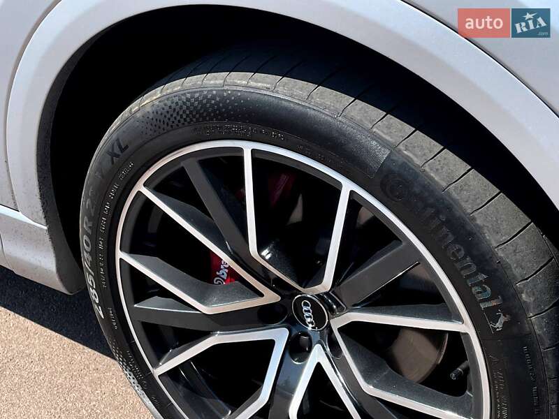 Позашляховик / Кросовер Audi Q8 2019 в Києві