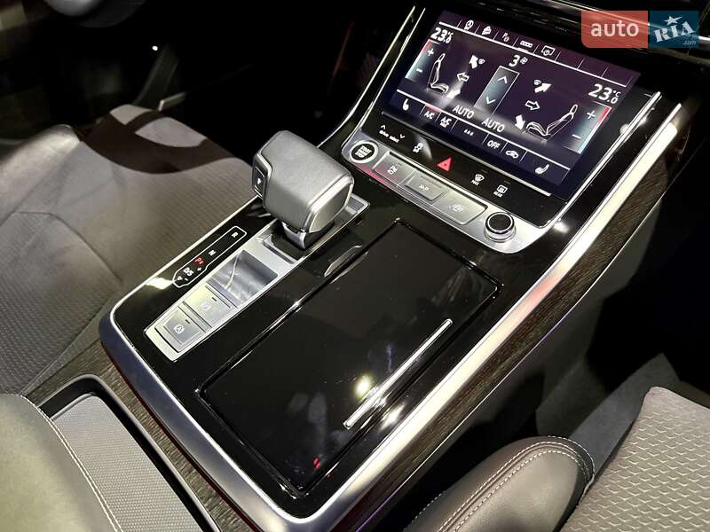 Внедорожник / Кроссовер Audi Q8 2024 в Днепре