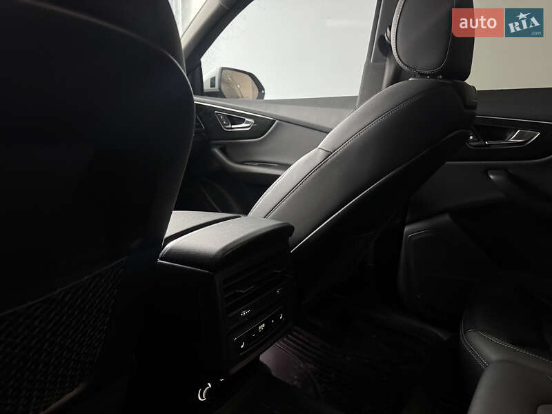 Позашляховик / Кросовер Audi Q8 2018 в Києві