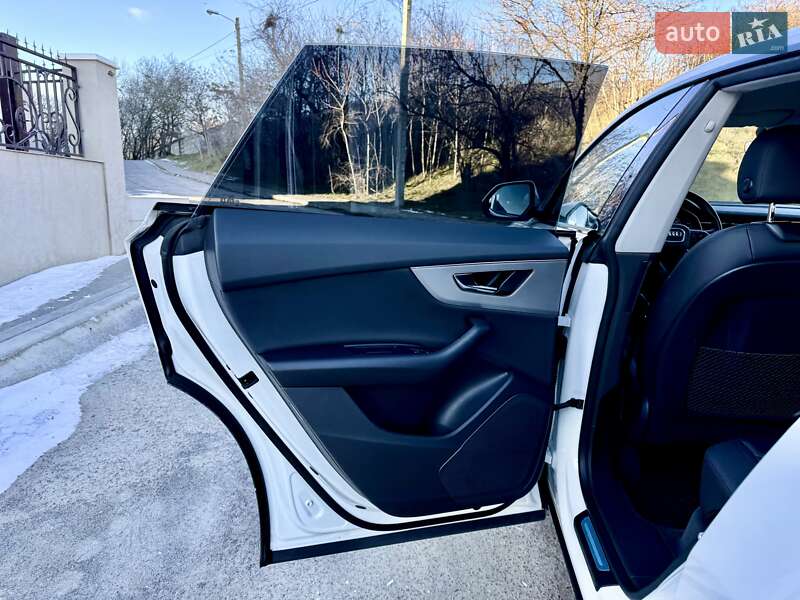 Позашляховик / Кросовер Audi Q8 2022 в Одесі