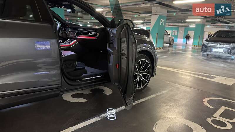 Позашляховик / Кросовер Audi Q8 2020 в Києві