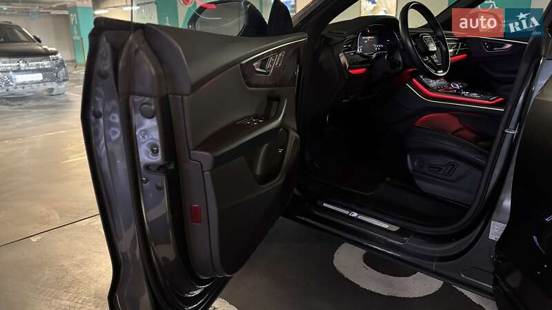 Позашляховик / Кросовер Audi Q8 2020 в Києві