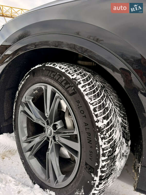 Внедорожник / Кроссовер Audi Q8 2024 в Киеве