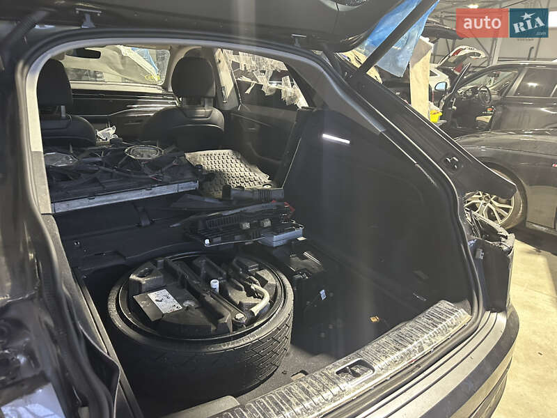 Позашляховик / Кросовер Audi Q8 2020 в Луцьку