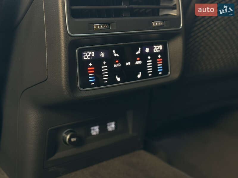 Позашляховик / Кросовер Audi Q8 2020 в Львові