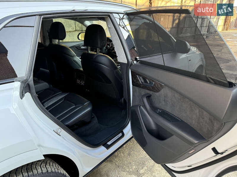 Позашляховик / Кросовер Audi Q8 2020 в Львові