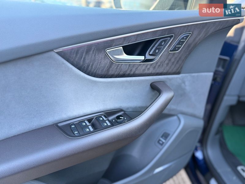 Внедорожник / Кроссовер Audi Q8 2019 в Киеве