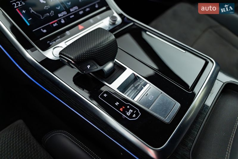 Внедорожник / Кроссовер Audi Q8 2018 в Киеве