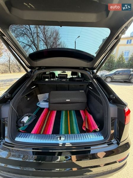 Внедорожник / Кроссовер Audi Q8 2023 в Дубно