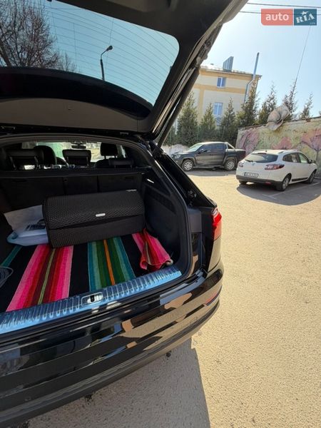 Внедорожник / Кроссовер Audi Q8 2023 в Дубно