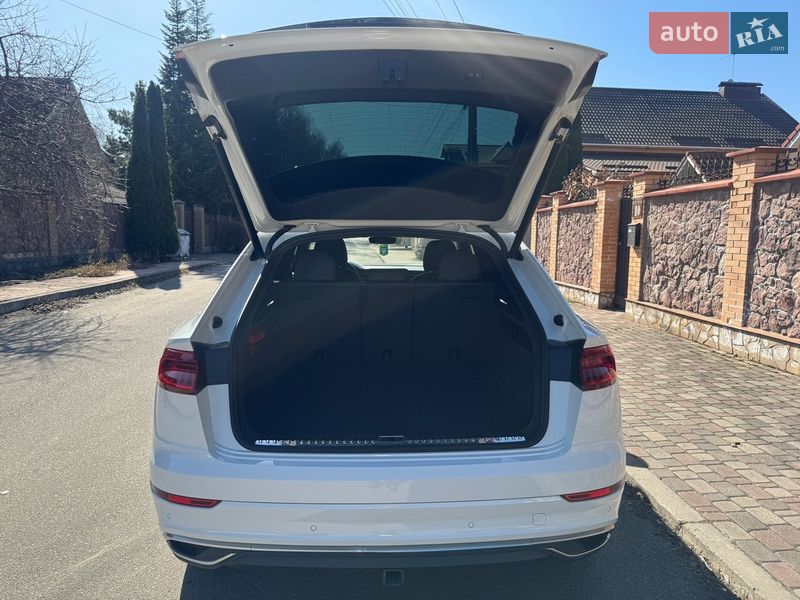 Позашляховик / Кросовер Audi Q8 2018 в Києві
